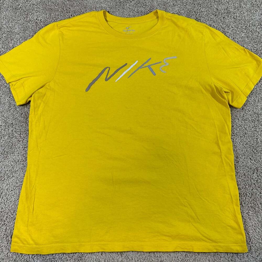 Nike Script Logo T‎ Shirt Yellow Short Sleeve Sportswear Graphic Tee Mens L EUC